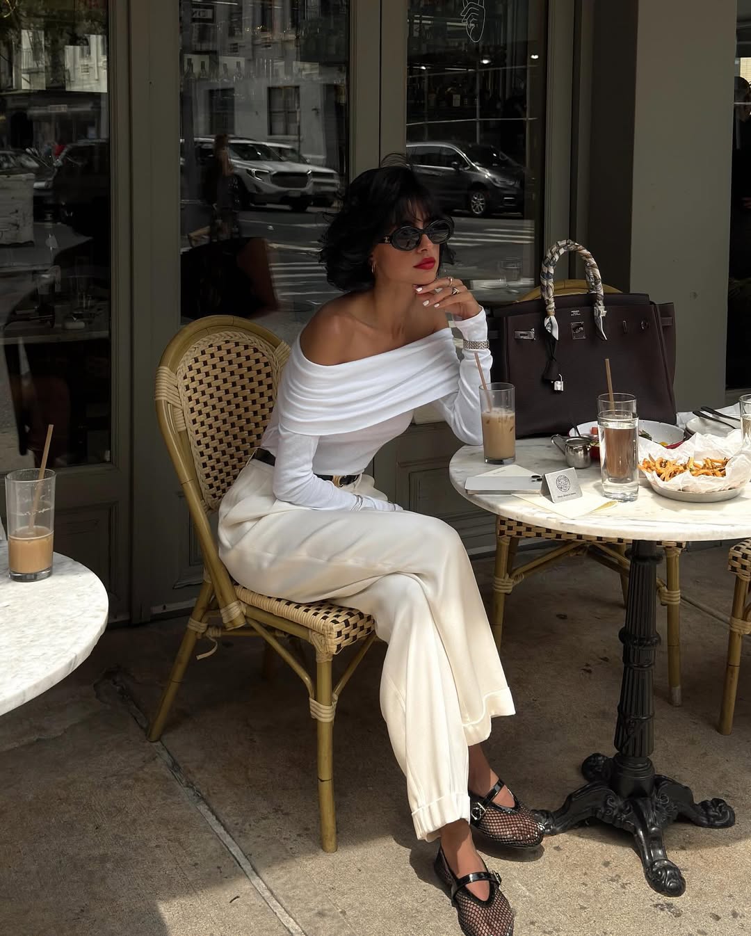 고혹적인 오프숄더의 매력🤎 이미지