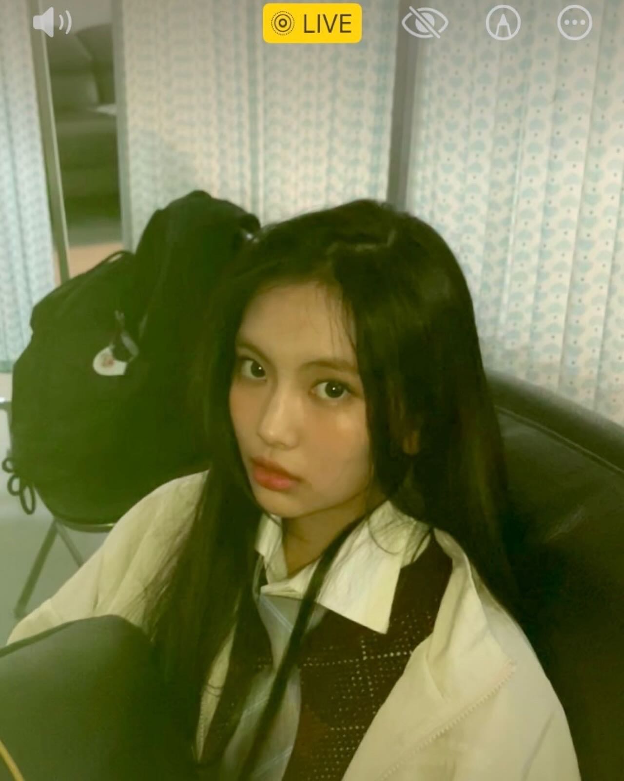 느낌이 남다른 혜인의 분위기🖤
08년생에게서 나오는 Y2K 바이브 사진 모음.zip📸✨ 이미지8