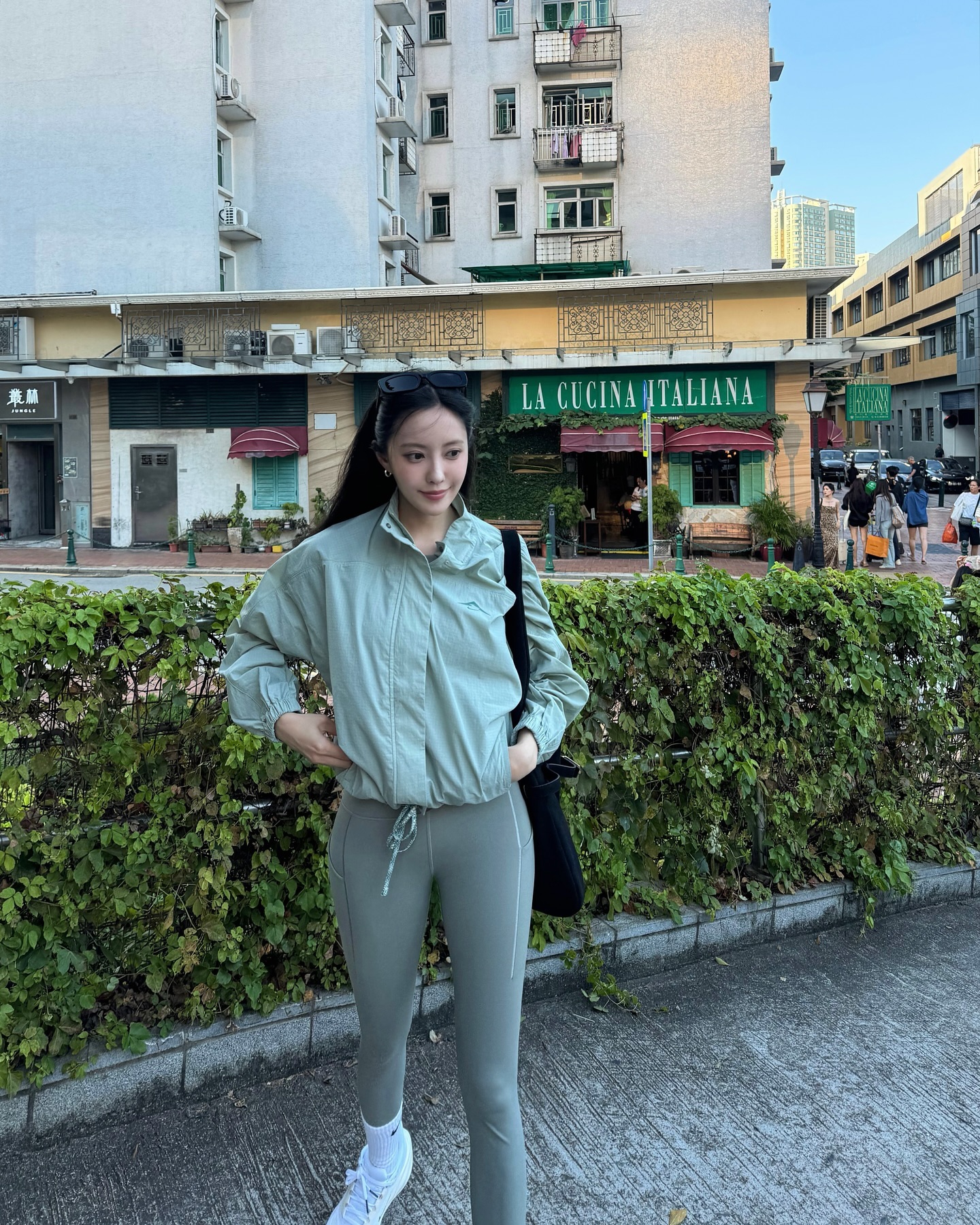 운동은 템빨💪운동복 브랜드 추천
운동할 때 입기 좋은 디자인 & 편안함 둘 다 잡은 추천 운동복 브랜드🖤
1. 알로
2. 아다놀라
3. 나이키 이미지8