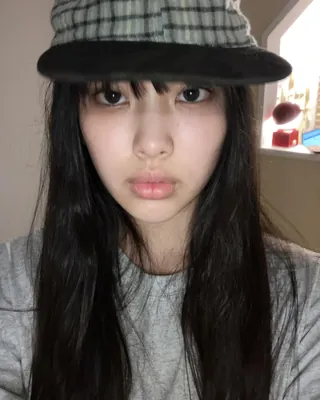 느낌이 남다른 혜인의 분위기🖤
08년생에게서 나오는 Y2K 바이브 사진 모음.zip📸✨ 이미지