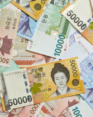 한국인이 인정하는 부자 '33억'
한국인이 생각하는 부자의 기준은 평균 33억 원으로 나타났으며, 5년 전보다 약 10억 원 증가했습니다.
한국갤럽 조사에 따르면, 부자의 기준으로 가장 많이 선택된 금액은 10억(23%)이었고, 20억·30억·50억(각각 14%), 100억(12%) 등의 응답이 있었습니다.
서울 거주자는 평균 44억 원을 부자의 기준으로 생각하는 등 지역별·연령별 차이가 컸습니다. 특히 수도권과 비수도권의 차이는 5년 전보다 심화되었으며, 40대와 주관적 생활수준 상·중상층에서 부자의 기준이 더 높게 나타났습니다.
이러한 변화의 원인은 코로나19 이후 수도권과 지방의 부동산 가격 격차, 금융자산의 양극화 등이 영향을 미친 것으로 분석됩니다. 이번 조사는 무작위 추출된 무선전화 가상번호를 이용한 전화 인터뷰 방식으로 진행됐으며, 응답률은 14.5%였습니다. 이미지