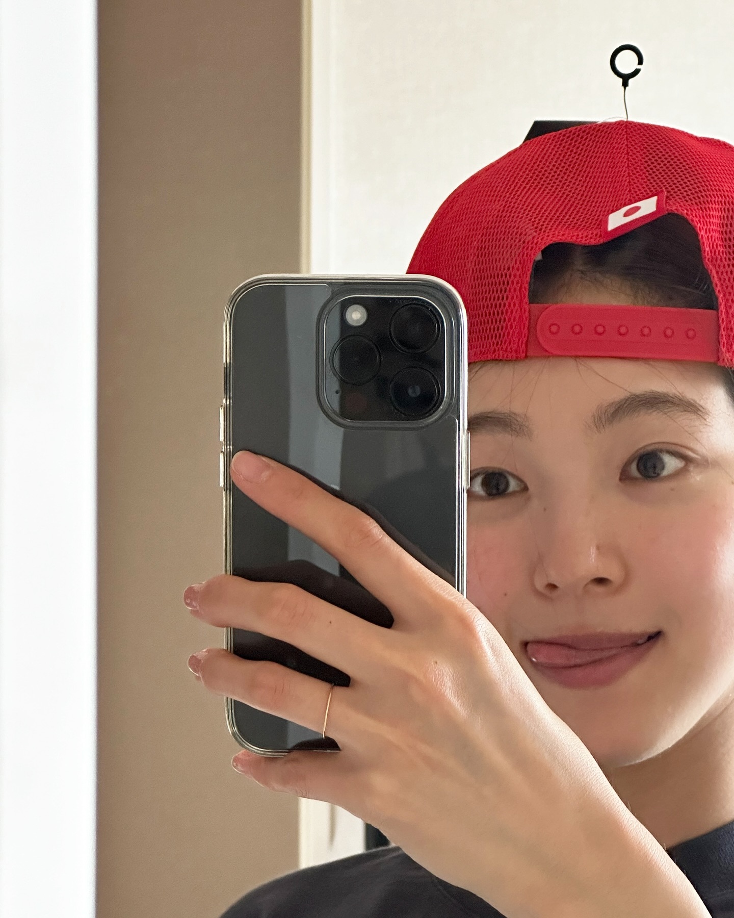 캐주얼이 러블리 하다니❤️

일본의 모델 아리하라 미유키는 국내에서도 이미 유명한 캐주얼룩 장인입니다. 일명 '일본 여친룩'으로 유명하죠. 주로 기본템 위주 코디가 많은데요. 그녀의 일상 사진을 통해 캐주얼룩을 러블리하고, 미니멀하게 풀어내는 스킬을 얻을 수 있을겁니다.

올봄 코디는 아리하라 미유키의 코디를 참고해보시는 것은 어떠세요? 이미지5