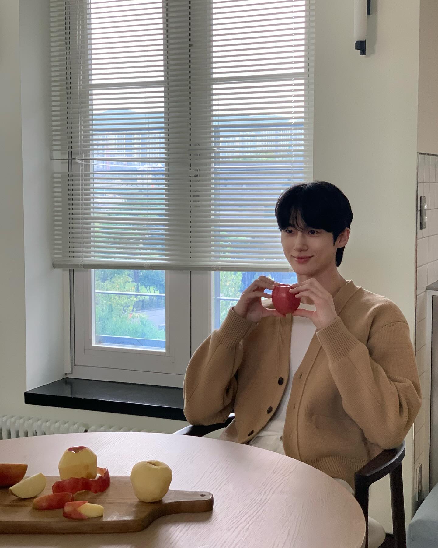 이디야 커피, 변우석 팬미팅 연다☕️

변우석이 모델로 활동 중인 이디야 커피에서 변우석의 팬미팅을 개최합니다. 팬미팅에 참석할 총 70인의 통통이들을 모집하는데요.

응모 방법은 기간 내에 이디야 음료를 구매하고 이디야 앱을 통해 적립하면 출석 스탬프 획득 가능합니다. 하루 1개의 스탬프를 적립할 수 있으며, 5개의 출석 스탬프를 모으면 팬미팅 이벤트 응모가 가능합니다.

응모 기간은 2월 28일부터 3월 23일까지니 변우석을 만나고 싶다면 놓치지 마세요! 이미지