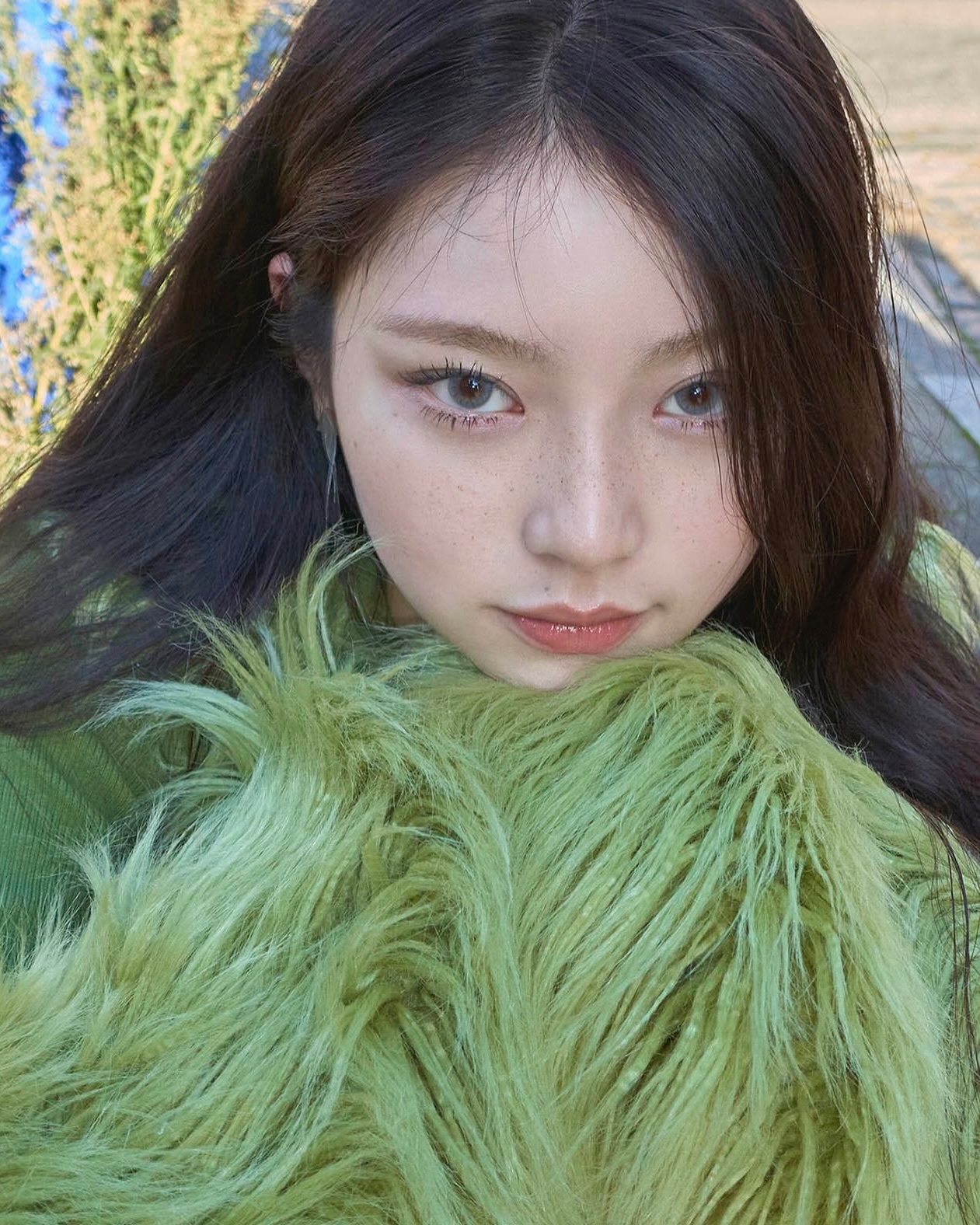 한번 빠지면 답 없는 뚱냥이상🐈‍⬛

많은 사람들이 좋아하는 아이돌 얼굴상이 있습니다. 바로 '뚱냥이상'인데요, 둥글고 몽환적인 인상이 특징인 이 얼굴은 웃을 때 뚱냥이처럼 귀엽게 변하는 반전 매력을 지니고 있어 여전히 큰 인기를 끌고 있습니다. 그럼, 아이돌들 중 누가 '뚱냥이상'의 얼굴을 가지고 있는지 함께 알아볼까요?🖤

1. 블랙핑크 제니
2. 에스파 닝닝
3. 스테이씨 아이사
4. 미야오 엘라
5. 키키 하음 이미지10