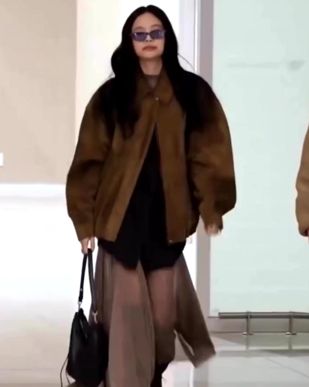 패피들이 입기 시작한 이것❓
올봄에 찾아올 시스루 스커트 트렌드🖤 이미지