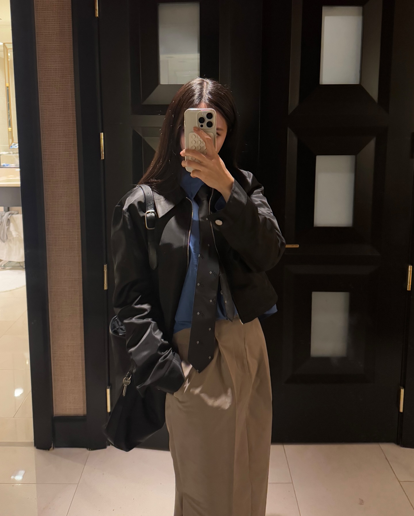 은근 합 좋은 웜&쿨 대표 컬러💙🤎
블루 + 브라운으로 컬러 조합해보기✅ 이미지