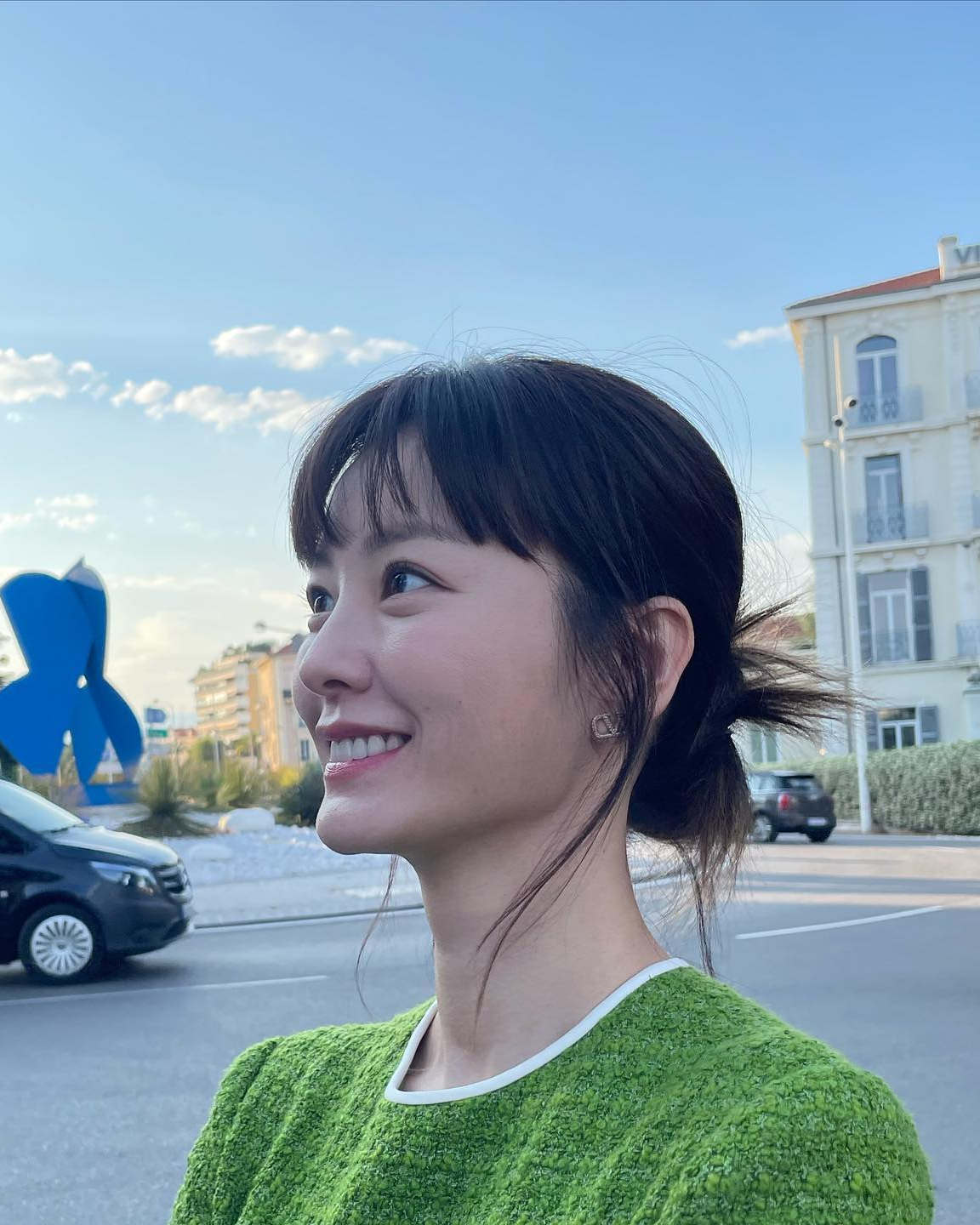 이름마저 고급진 귀족턱 셀럽 5✨

많은 사람들이 선호하는 V라인 턱 외에도, 인기를 끌고 있는 턱 모양이 있습니다. 바로 L자 턱인데요, '귀족턱'이라고도 불리는 이 턱은 고급스럽고 우아한 느낌을 줍니다. 그럼, 귀족턱을 가진 셀럽들을 소개해드릴게요.🤍

1. 송혜교
2. 수지
3. 김유정
4. 정유미
5. 정채연 이미지7