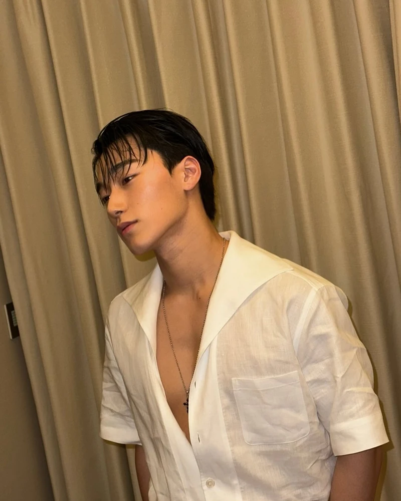 취향 많은 남성미 폭발 짐승돌3❤️🔥
남성미가 돋보이고, 특유의 섹시한 매력이 느껴지는 이 스타일은 은근히 많은 분들의 이상형으로 꼽히곤 하는데요. 그렇다면, 짐승미가 돋보이는 셀럽들은 누구일지 함께 알아볼까요?🔥
1. 몬스타 엑스 셔누
2. 에이티즈 최산
3. 백호 이미지4