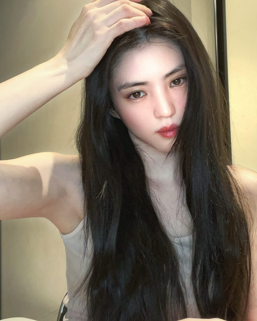 미술 잘하면 얼굴도 예쁜가요?🌹

얼굴만큼이나 뛰어난 그림 실력을 가진 4명의 셀럽을 소개합니다.🎨

1. 고윤정
2. 노윤서
3. 슬기
4. 한소희 이미지