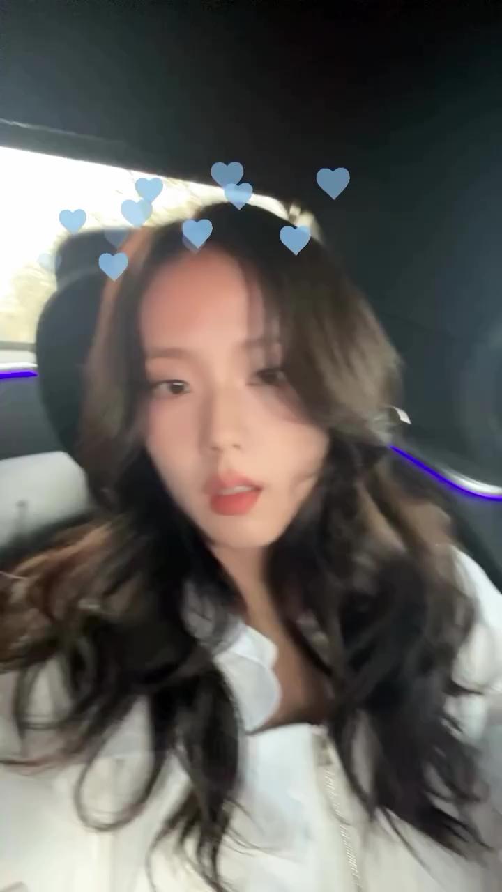 지수 디올 패션쇼 비하인드🤍🖤지진과 함께 이미지