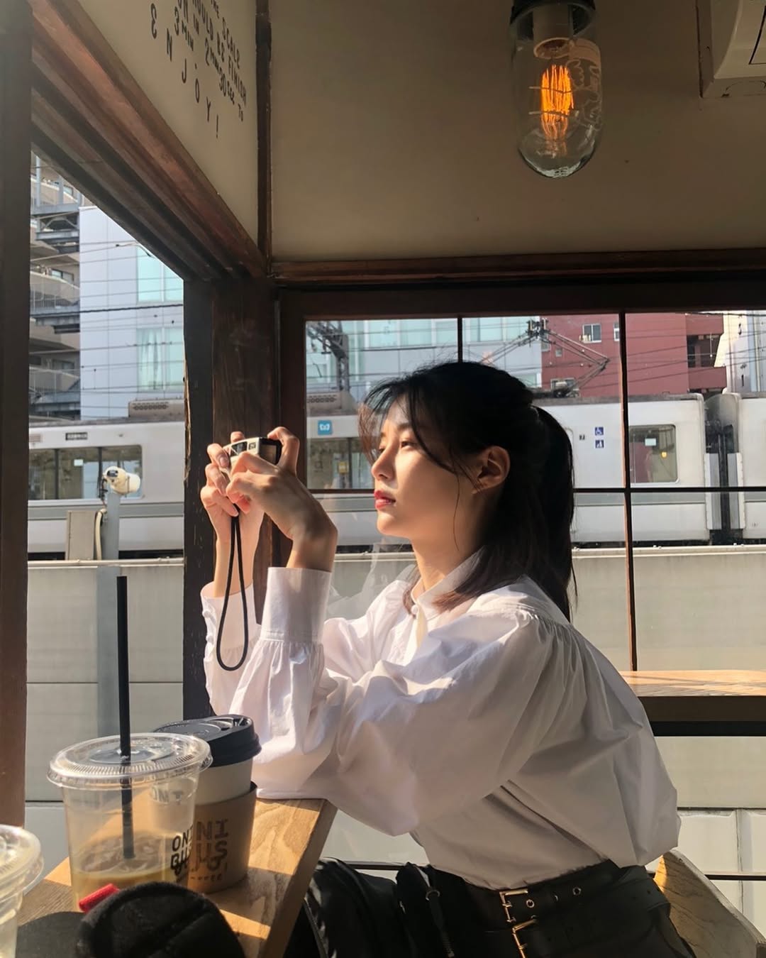 나들이 갈 때는 화이트 셔츠🤍
여유로운 핏으로 골라 활동성도 좋게! @소풍가자 이미지6