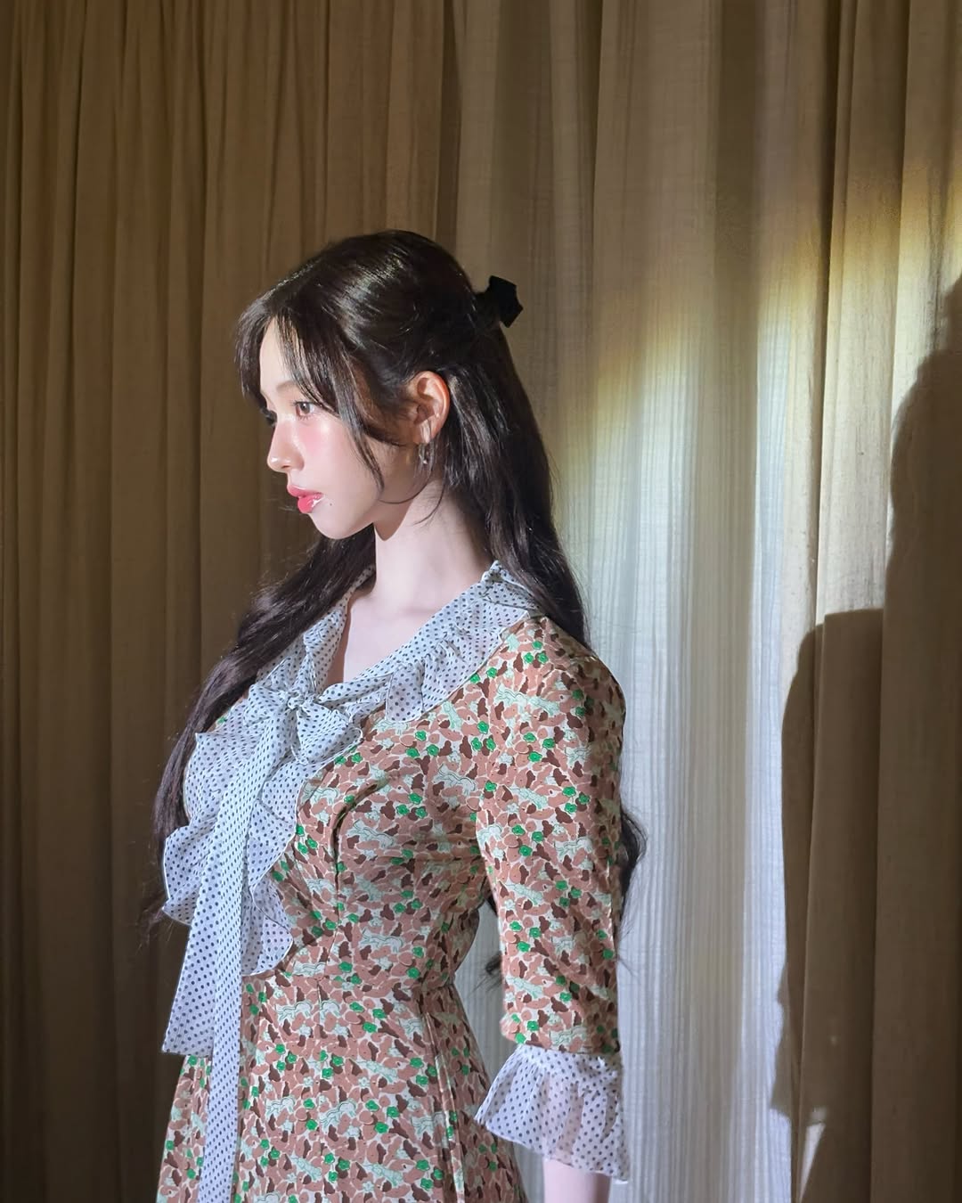 공주되는 반묶음 헤어🎀
리본 헤어핀 더해서 공주 포인트 살리기🤍 이미지6