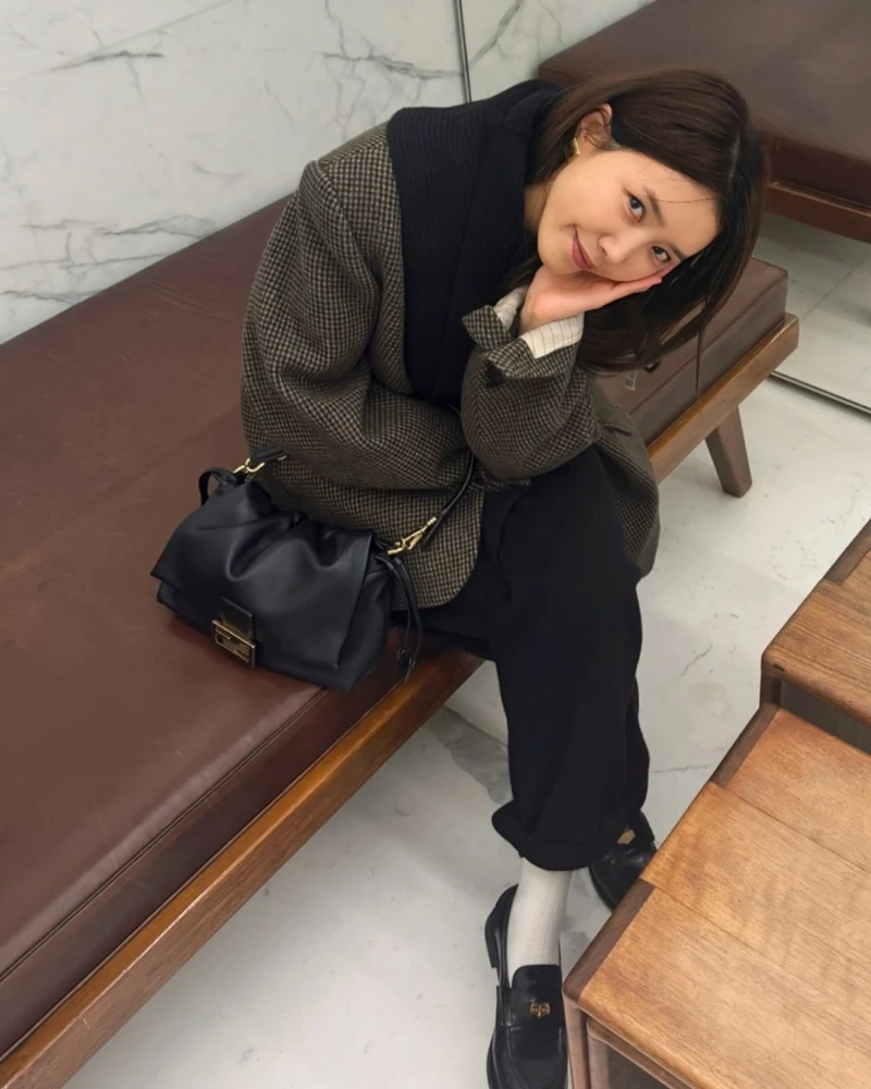 SM 엔터, 배우 매니지먼트 사업 철수
SM 엔터테인먼트가 배우 매니지먼트 사업을 철수, 키이스트를 매각했습니다.
SM은 이를 위해 청담인베스트먼트와 케이엔티인베스트먼트를 우선협상대상자로 선정했다고 17일 공시했으며, 매각주간사는 안진회계법인인데요.
SM은 "(키이스트 최대 주주인) 자회사 에스엠스튜디오스가 우선협상대상자와 주요 계약조건 등에 관한 협상을 진행할 예정"이라고 밝혔습니다.
한편 키이스트에는 강한나, 김서형, 배정남, 채정안, 한선화 등이 소속돼 있습니다. 이미지3