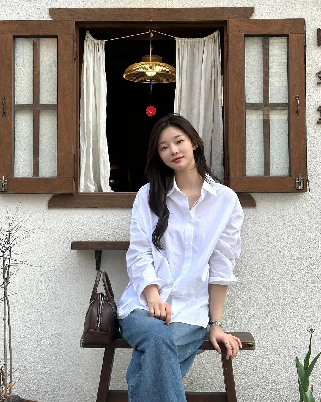 나들이 갈 때는 화이트 셔츠🤍
여유로운 핏으로 골라 활동성도 좋게! @소풍가자 이미지4