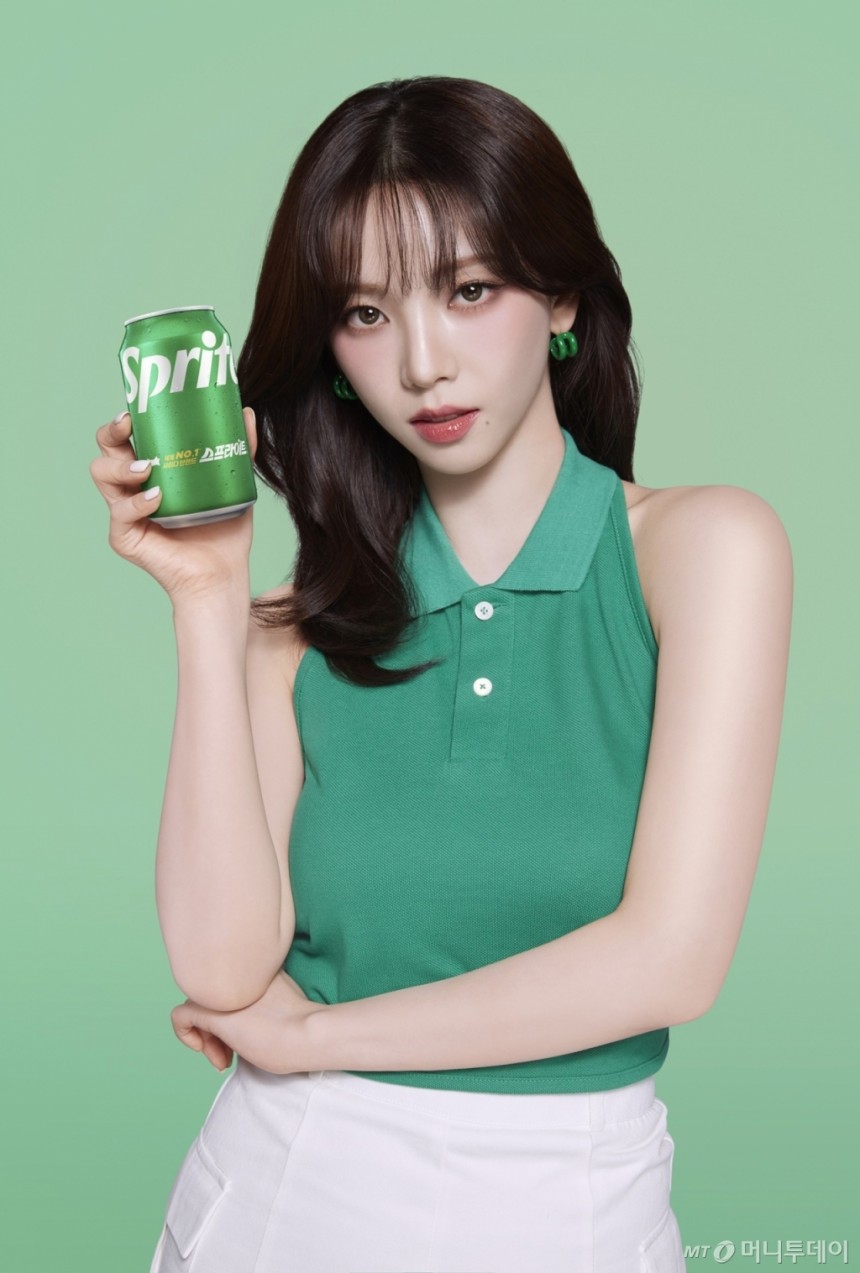 카리나, 스프라이트 새 얼굴 됐다💚

에스파 카리나가 스프라이트의 새 모델로 발탁됐습니다.

코카-콜라 스프라이트 측은 "카리나의 '스파이시'한 매력과 스프라이트의 시너지를 기대한다"며 발탁 이유를 밝혔는데요. 스프라이트와 카리나가 함께한 광고는 내달 공개 예정입니다. 이미지