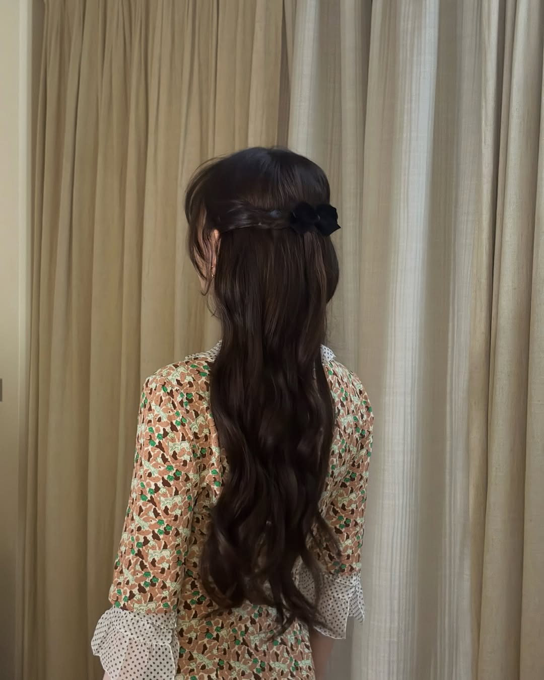 공주되는 반묶음 헤어🎀
리본 헤어핀 더해서 공주 포인트 살리기🤍 이미지5