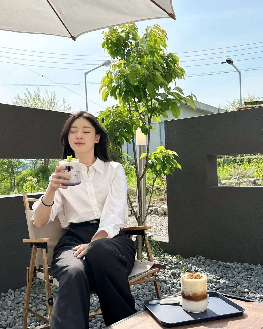 나들이 갈 때는 화이트 셔츠🤍
여유로운 핏으로 골라 활동성도 좋게! @소풍가자 이미지5