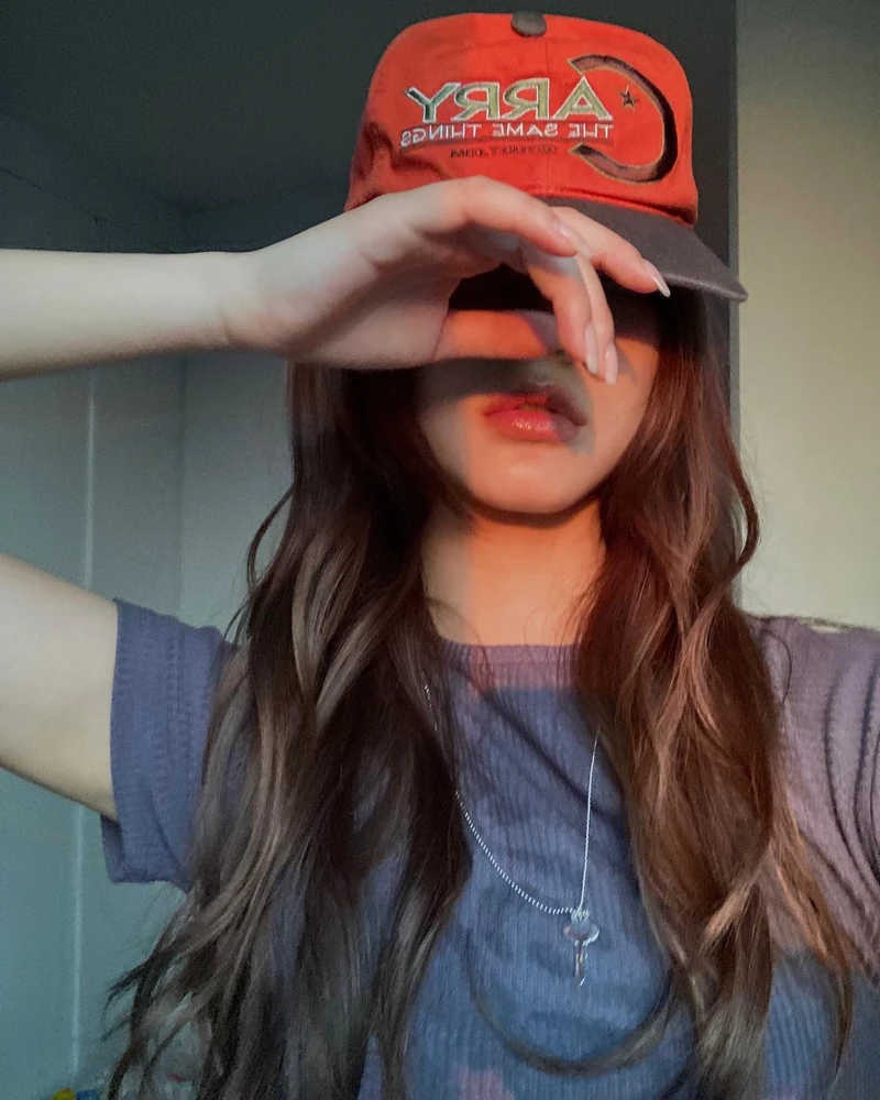 봄맞이 네일 디자인 추천 4🩶💅
흔하지 않은 네일 디자인을 찾고 있다면? 여기서 참고해봐✨
1. 실버 네일
2. 드로잉 네일
3. 프렌치 네일
4. 알록달록 네일 이미지7