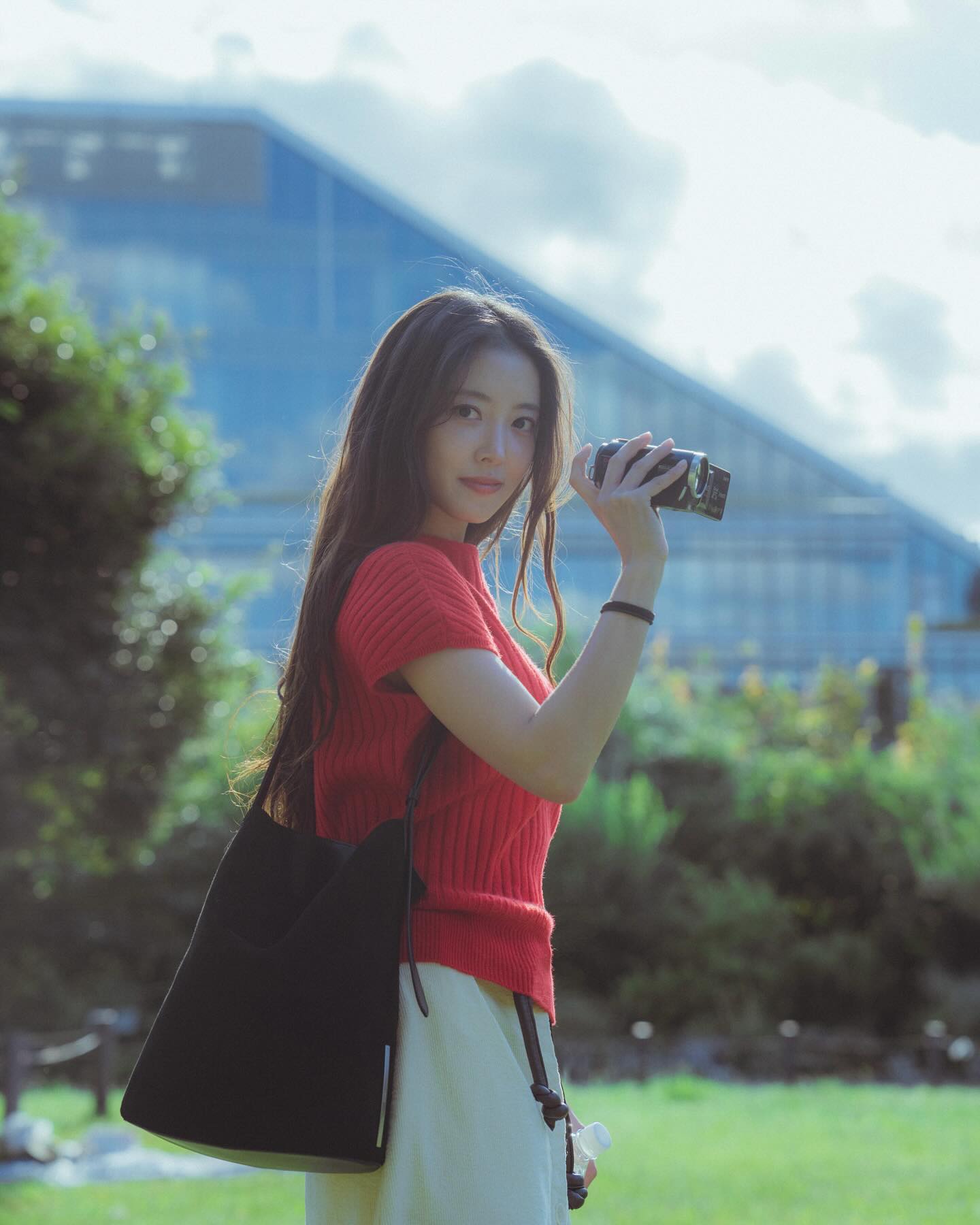 이세영, 드라마 '재혼황후' 주연📸

배우 이세영이 '재혼황후' 주연으로 나설 예정입니다. '재혼황후'는 동명의 로맨스, 판타지 웹소설이 원작이며, 웹툰으로도 연재중인데요.

이세영은 라스타 이스쿠아 캐릭터를 연기할 예정입니다.

한편  황후 나비에 역은 신민아, 옆 나라 황제 하인리 역은 이종석, 소비에슈 역은 주지훈이 제안받았다는 소식이 전해진 바 있습니다. 이미지