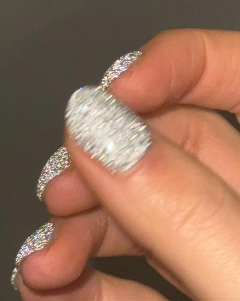 봄맞이 네일 디자인 추천 4🩶💅
흔하지 않은 네일 디자인을 찾고 있다면? 여기서 참고해봐✨
1. 실버 네일
2. 드로잉 네일
3. 프렌치 네일
4. 알록달록 네일 이미지1