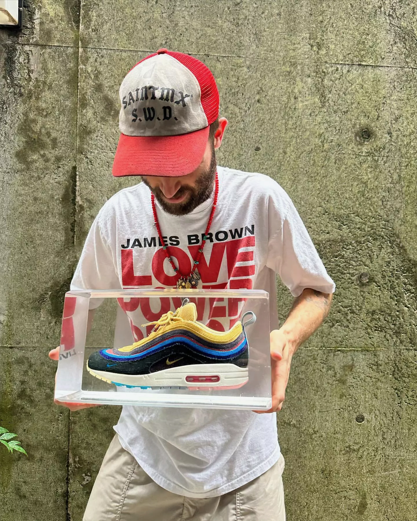 나이키 에어맥스 97 x 션 우더스푼 재출시?!👟🏆

최근 션 우더스푼(sean_wotherspoon)이 인스타그램을 통해 과거 콜라보 제품의 복귀 가능성을 언급했습니다.

"나이키, 나는 사람들을 위해 다시 가져올 준비가 되있습니다"라는 메시지를 통해 기대감을 증폭시켰는데요.

2017년 콘테스트에서 우승한 션의 디자인 제품이 에어맥스데이(Air Max Day)를 기념하여 정식 출시되었으며 컬러풀한 코듀로이 어퍼로 큰 인기를 끈 모델입니다.

봄과 어울리는 화사한 색상의 전설적인 스니커, 복귀가 현실이 될지?! 👀🔥 이미지