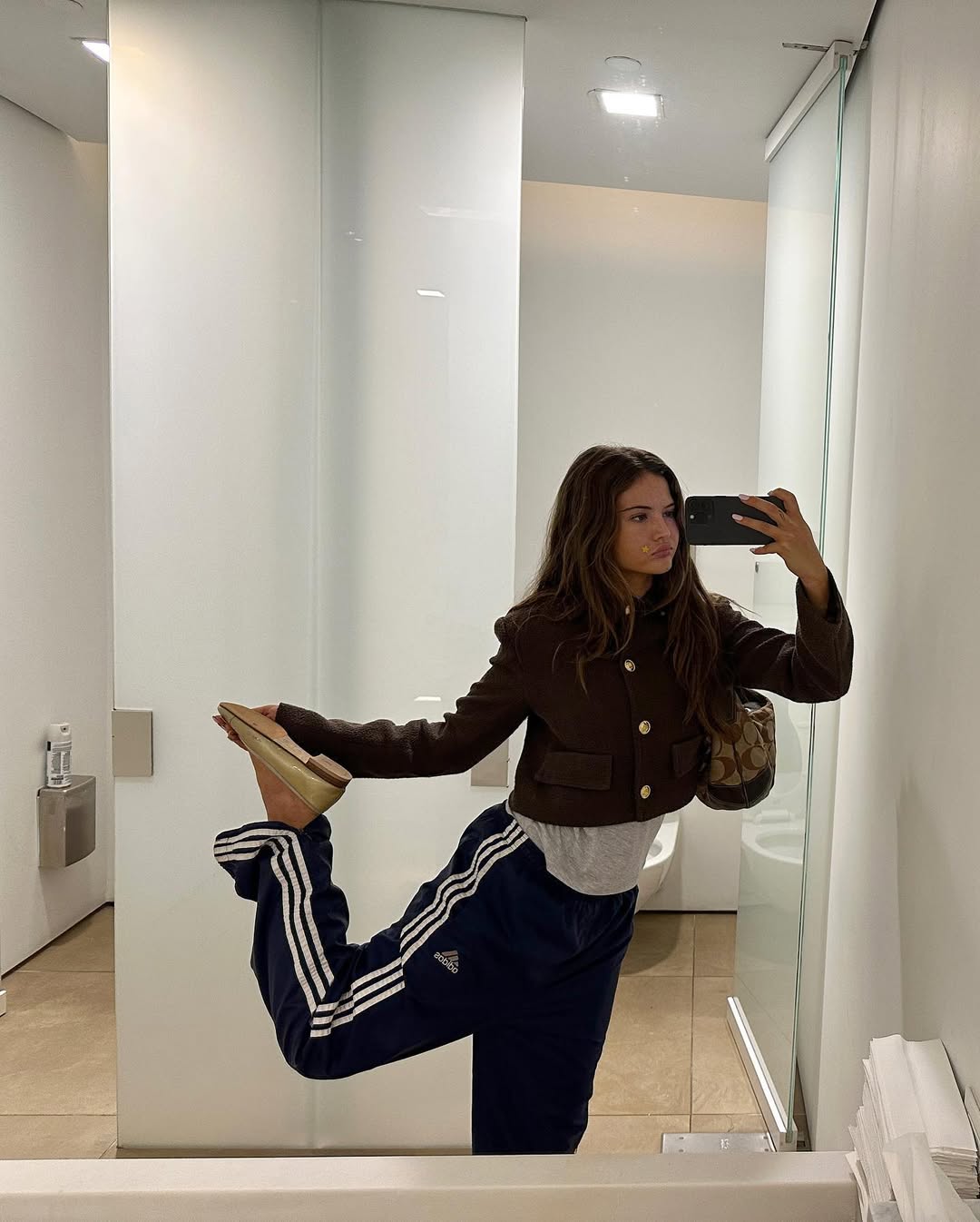 아디 팬츠를 더하면 힙해져요✨ 이미지
