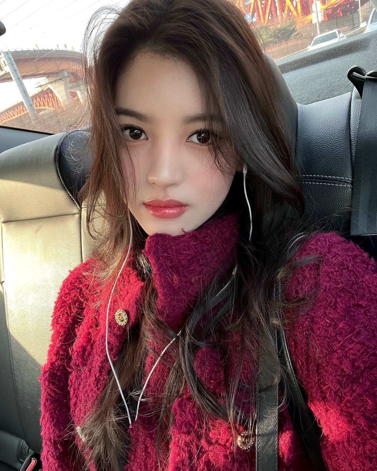 유병재 여친으로 유명한🌹이정안
송혜교, 한소희 닮은꼴 이정안의 여친룩✨ 이미지