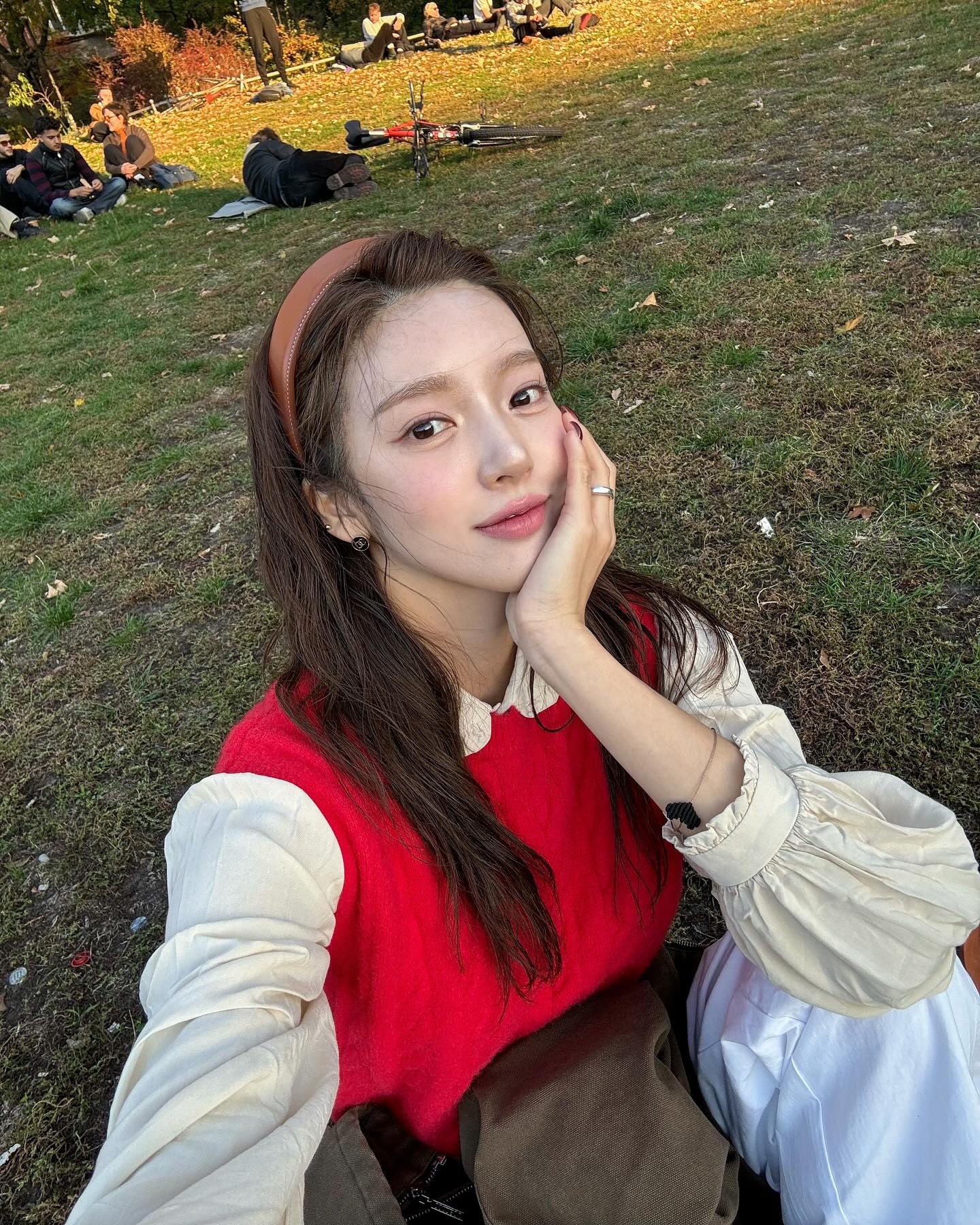 올봄엔 화사한 레드 포인트 룩❤️ 이미지6