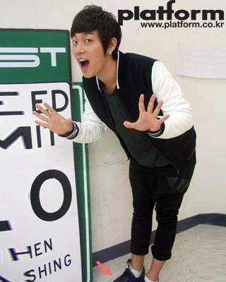 그때 그 시절 레전드 협찬 사진📸
입은 척하거나 전용 포즈로 완성한 협찬 인증샷🤣 이미지6