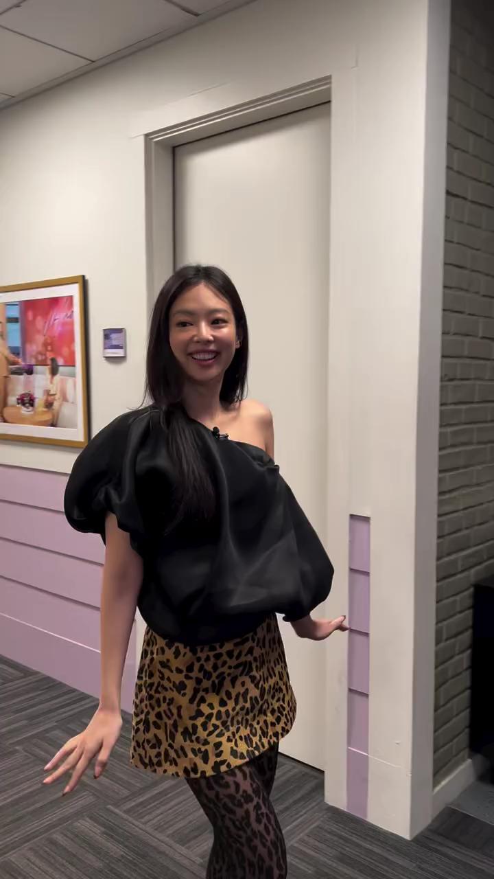 제네퍼허드슨쇼 등장 제니💛🖤프리티프리티해요 이미지