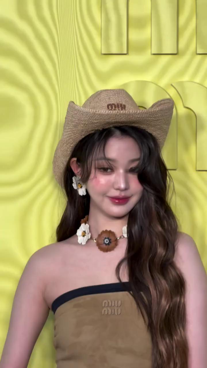 미우미우 쇼 하이라이트 장원영💛🤎살펴보기, 자꾸자꾸 더 예뻐져지자나요.. 이미지