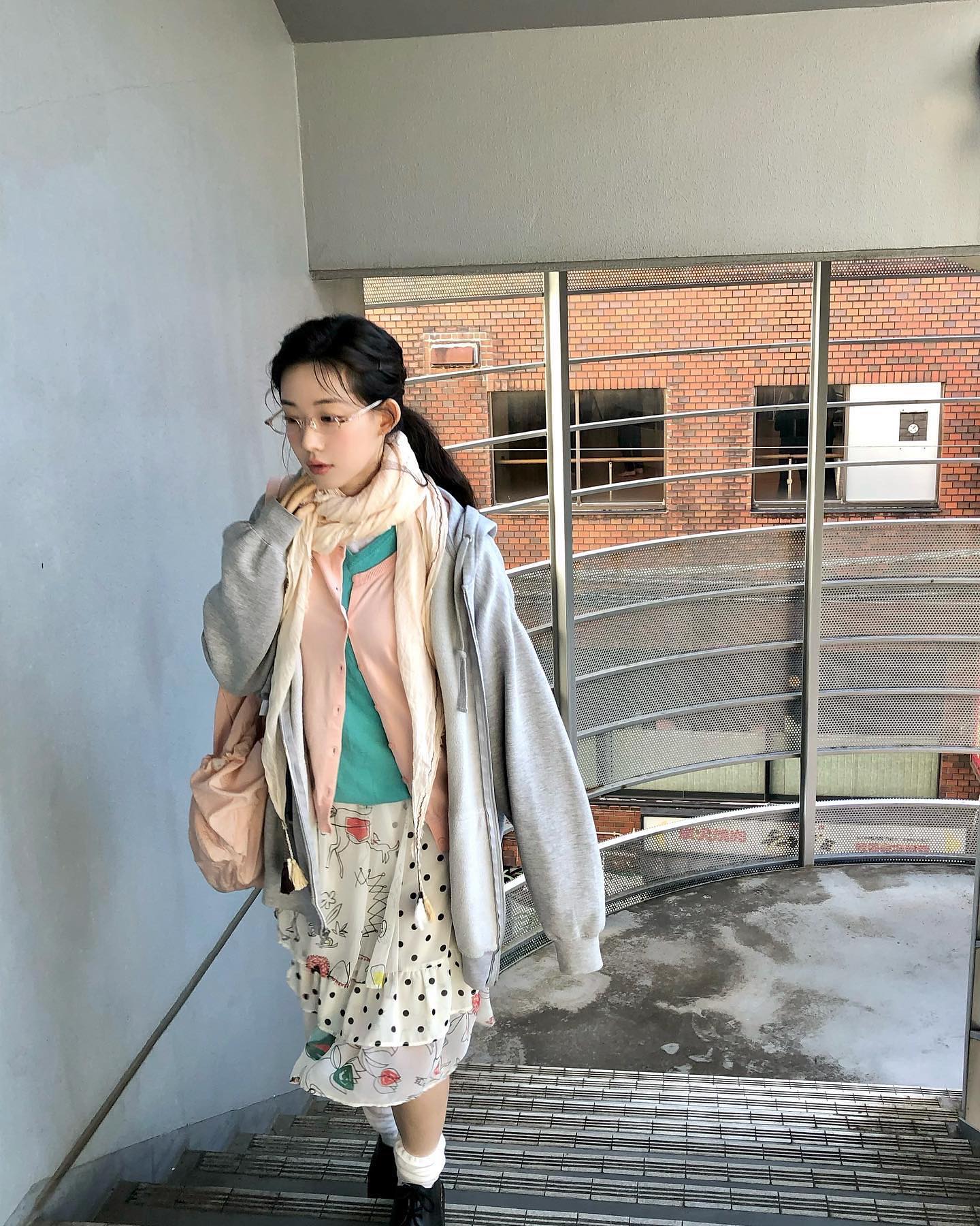 최윤지의 사복 단골 컬러🩵🦋
산뜻한 블루 컬러로 포인트 더하기✔️ 이미지7
