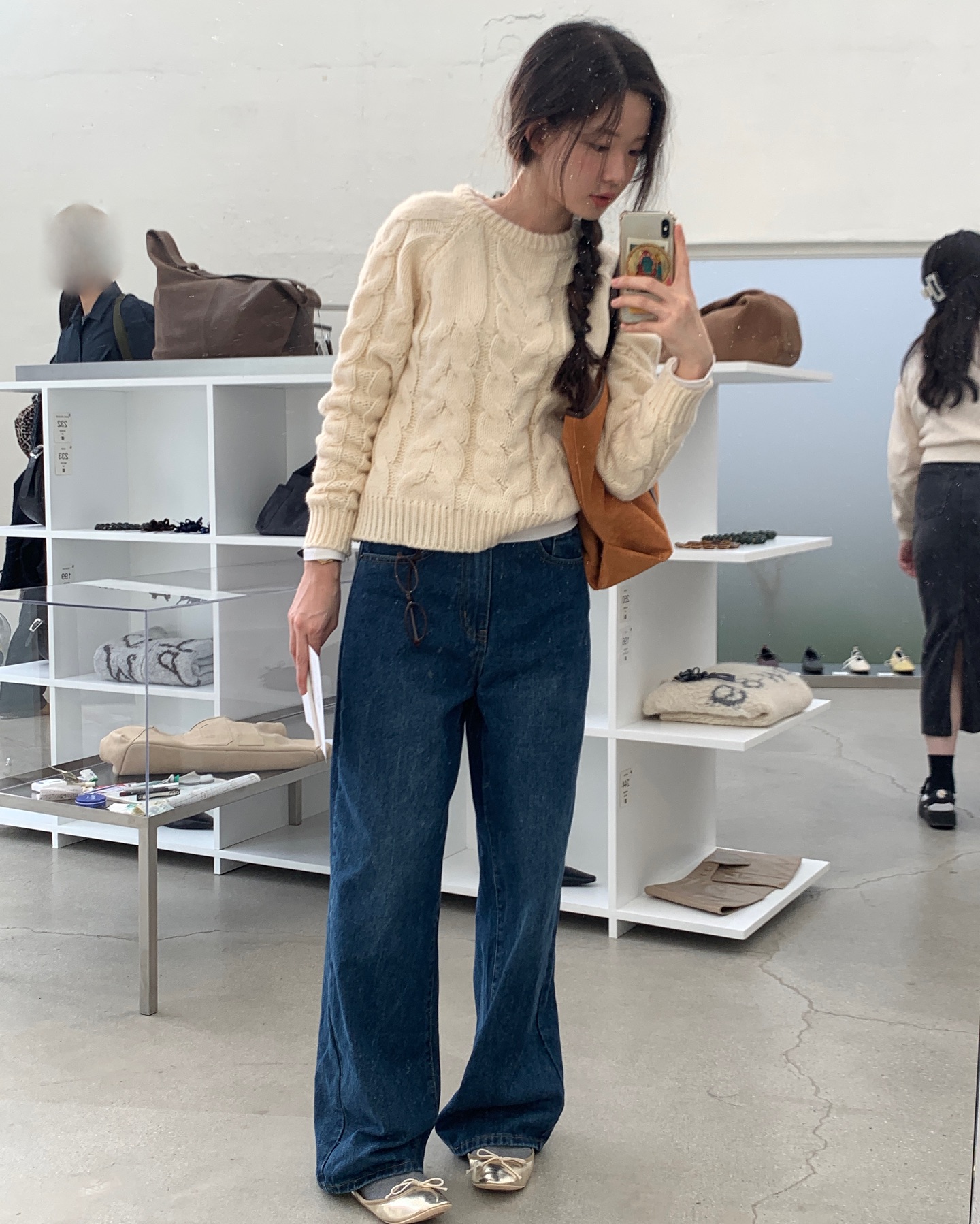 최윤지의 사복 단골 컬러🩵🦋
산뜻한 블루 컬러로 포인트 더하기✔️ 이미지2