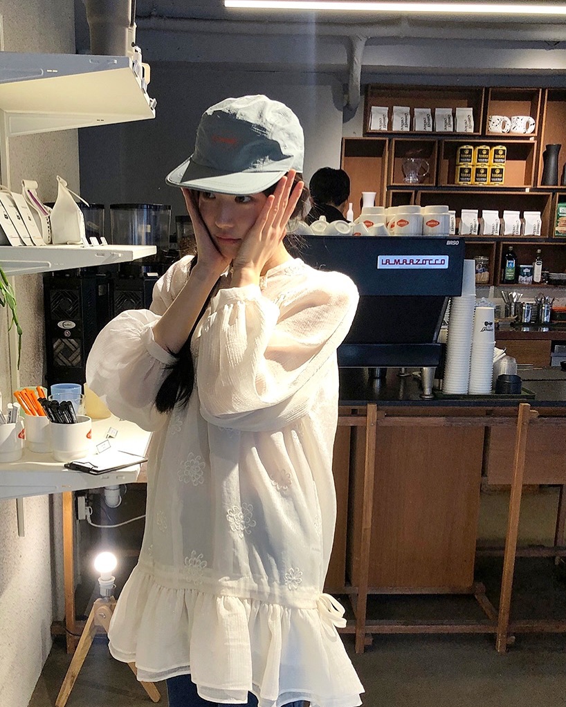최윤지의 사복 단골 컬러🩵🦋
산뜻한 블루 컬러로 포인트 더하기✔️ 이미지4