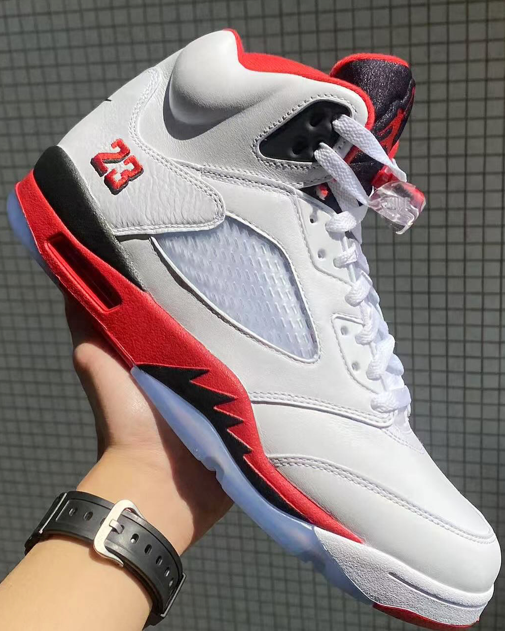 조던 5 파이어 레드 블랙 텅🔥
9월 발매 예정. 이미지