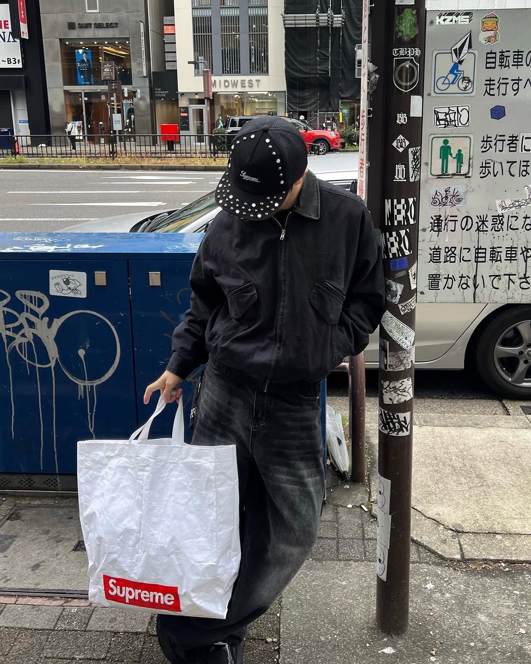 타포린 백 받으려고 슈프림 삼🛍️ 이미지