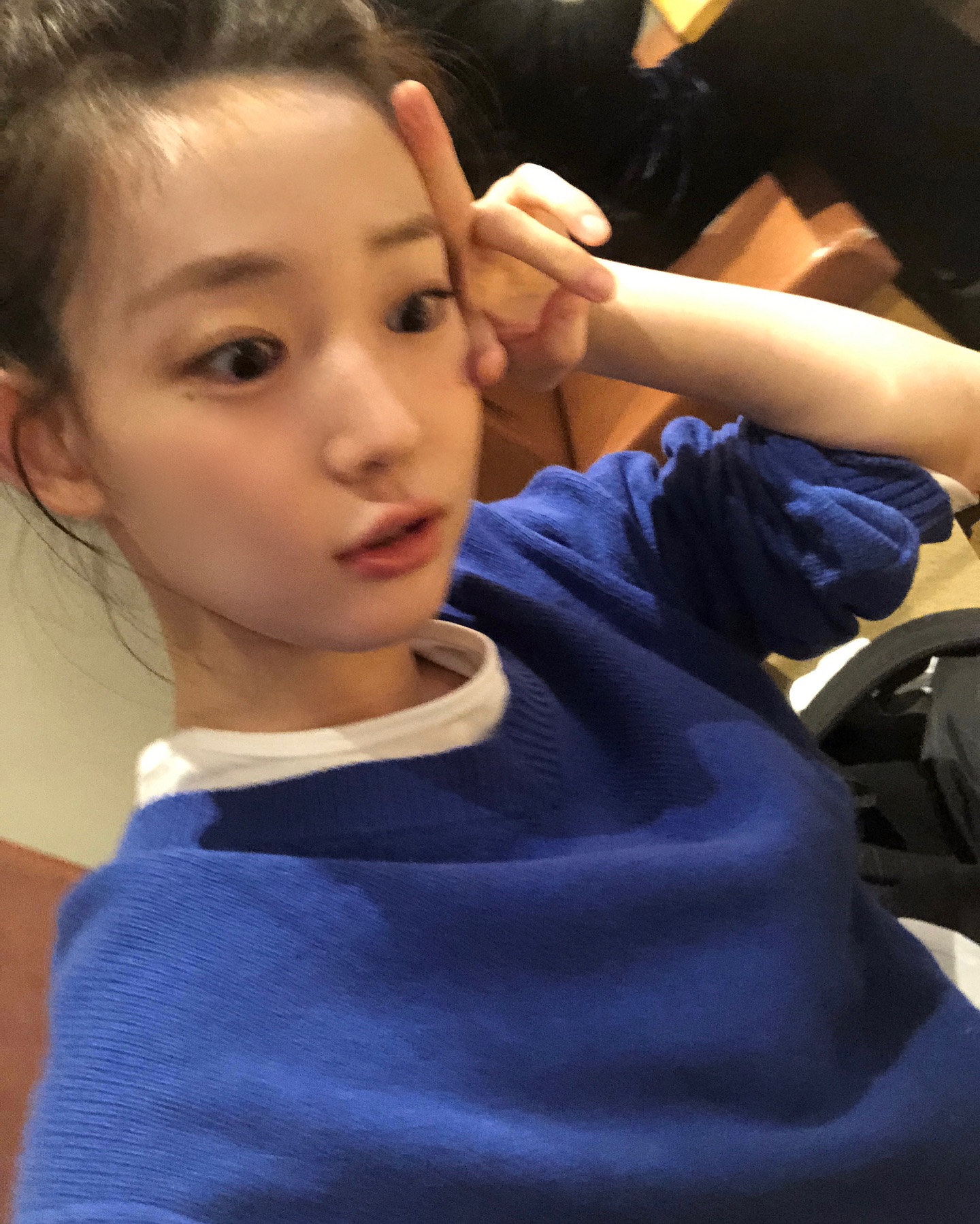 최윤지의 사복 단골 컬러🩵🦋
산뜻한 블루 컬러로 포인트 더하기✔️ 이미지5
