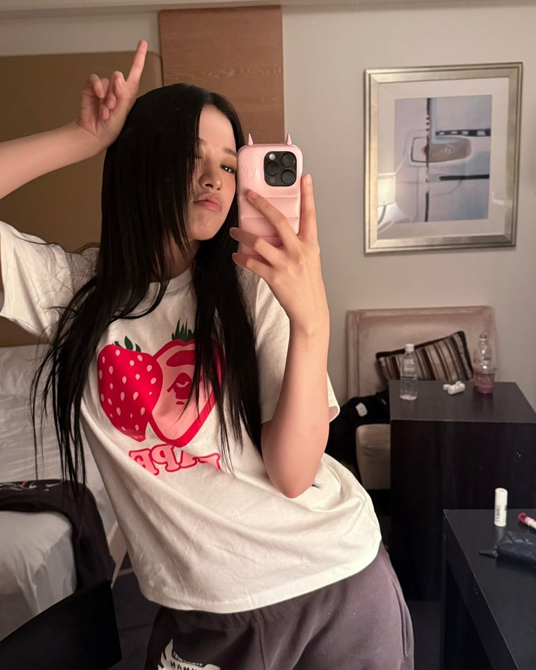 핸드폰도 예쁜 꼬까옷 입자〰️📱
셀럽들이 애정하는 폰케이스 브랜드 @어반소피스티케이션 이미지2