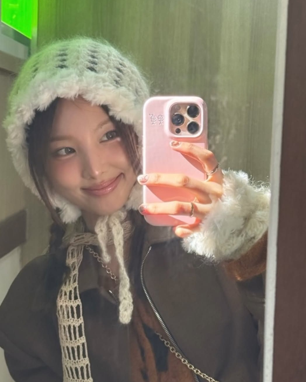 핸드폰도 예쁜 꼬까옷 입자〰️📱
셀럽들이 애정하는 폰케이스 브랜드 @어반소피스티케이션 이미지4