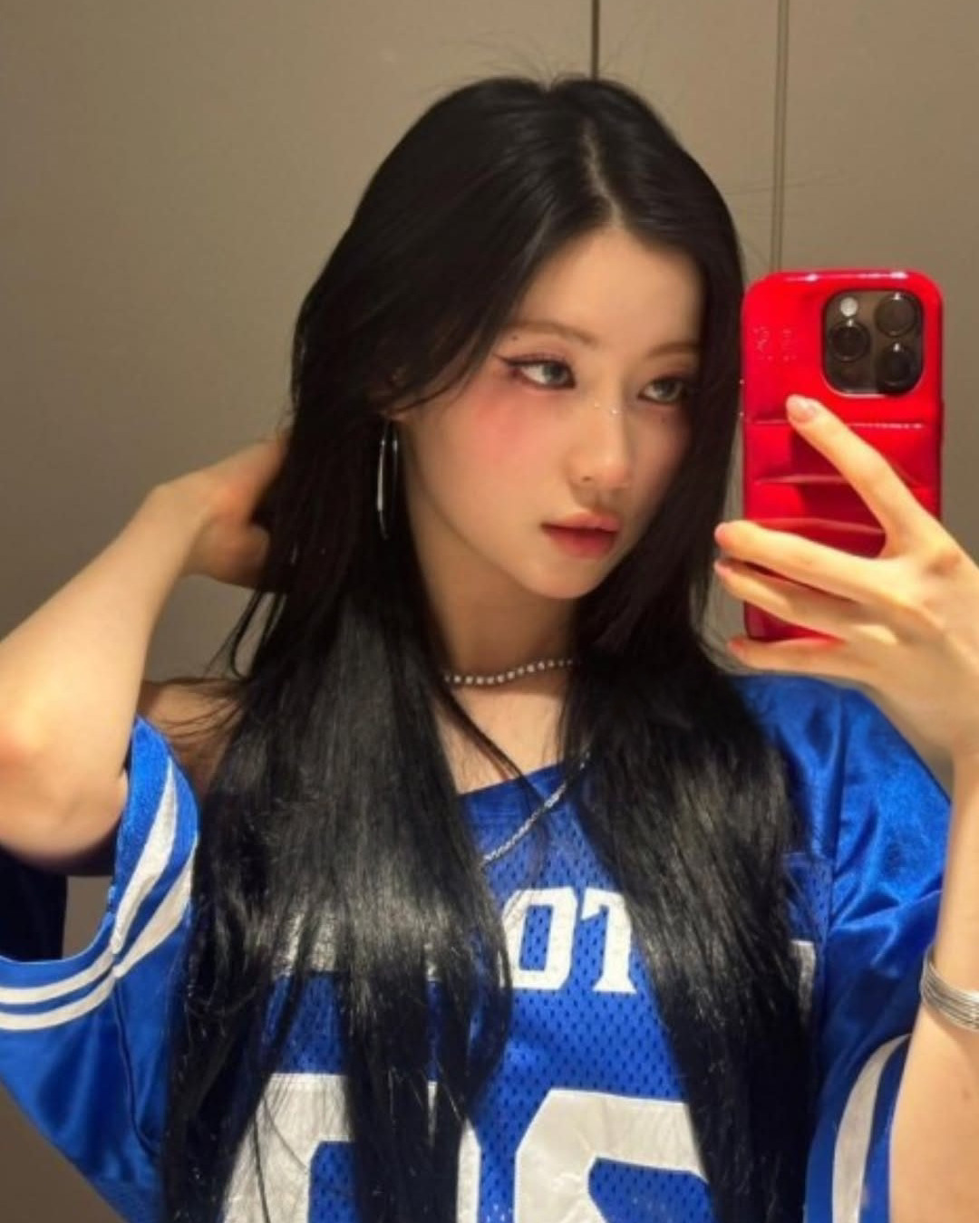 핸드폰도 예쁜 꼬까옷 입자〰️📱
셀럽들이 애정하는 폰케이스 브랜드 @어반소피스티케이션 이미지6