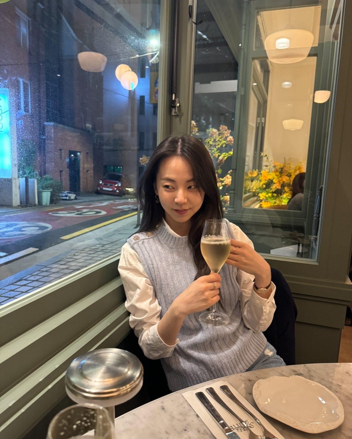 셀럽들의 탐나는 손목시계 정보⌚️

영롱한 손목시계는 패션에서 고급스러움을 한층 더해주는 아이템이죠. 한 번 구입하면 오랫동안 사용할 셀럽들의 손목시계를 소개해드릴게요!💛

1-4. 수영, 차정원: 샤넬 프리미에르 워치
5-6. 소희: 까르띠에 베누아 워치 미니
7-8. 최지우: 예거 르쿨트르 랑데부 셀레스티얼 이미지