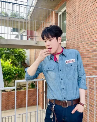 심심하면 바지춤에 키링 툭🕸️ 이미지
