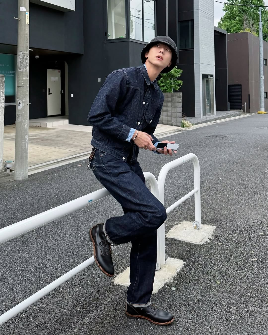 심심하면 바지춤에 키링 툭🕸️ 이미지