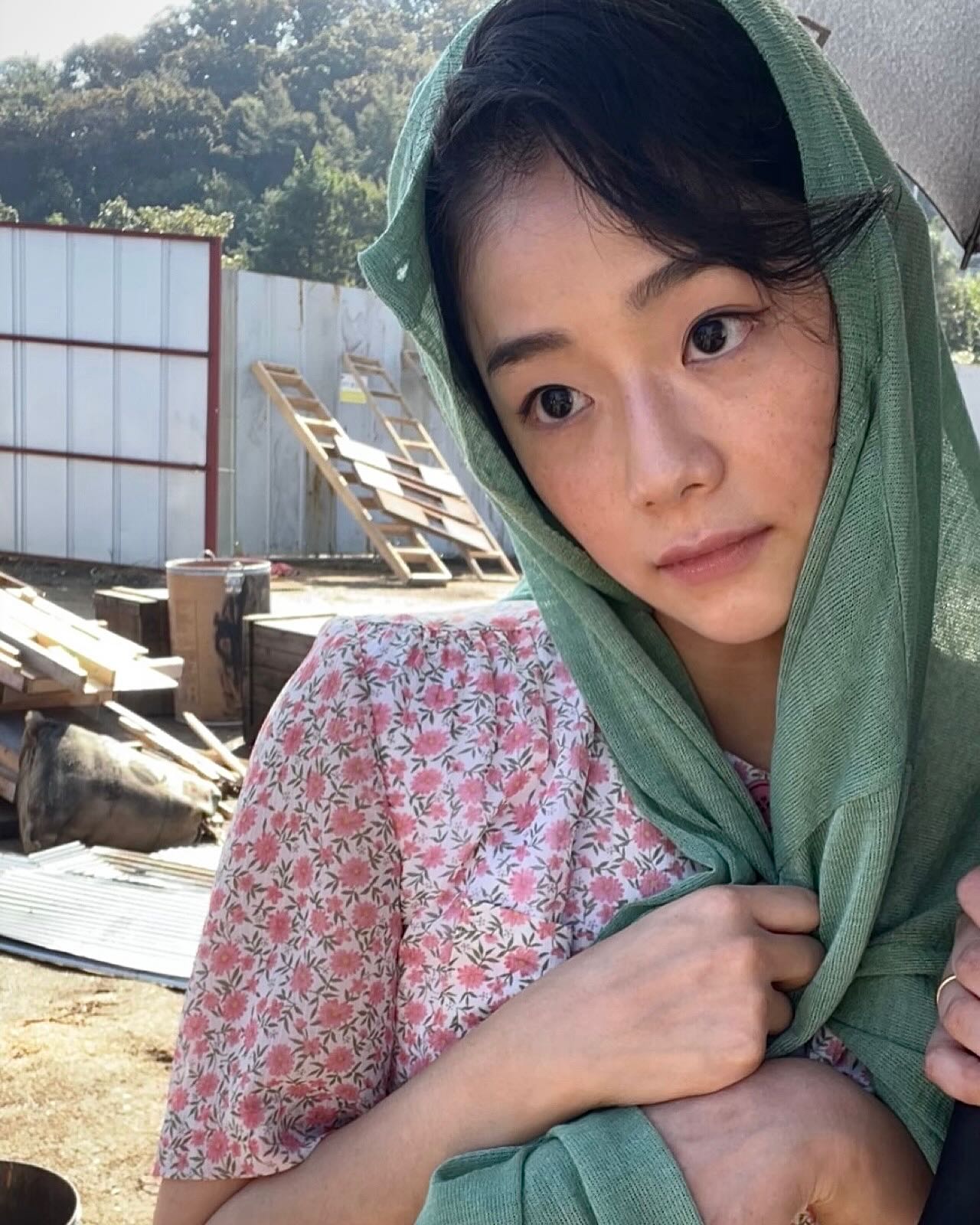 눈에 띄는 학씨네 사모님🌸

최근 가장 화제인 드라마 '폭싹 속았수다'에서 '영란'의 청년 시절을 맡은 배우 채서안이 큰 주목을 받고 있는데요. 그녀의 사랑스러운 매력이 가득 담긴 인스타그램 속 일상 모음.zip을 준비해봤습니다. 슬라이드를 넘겨 확인해보세요💕 이미지