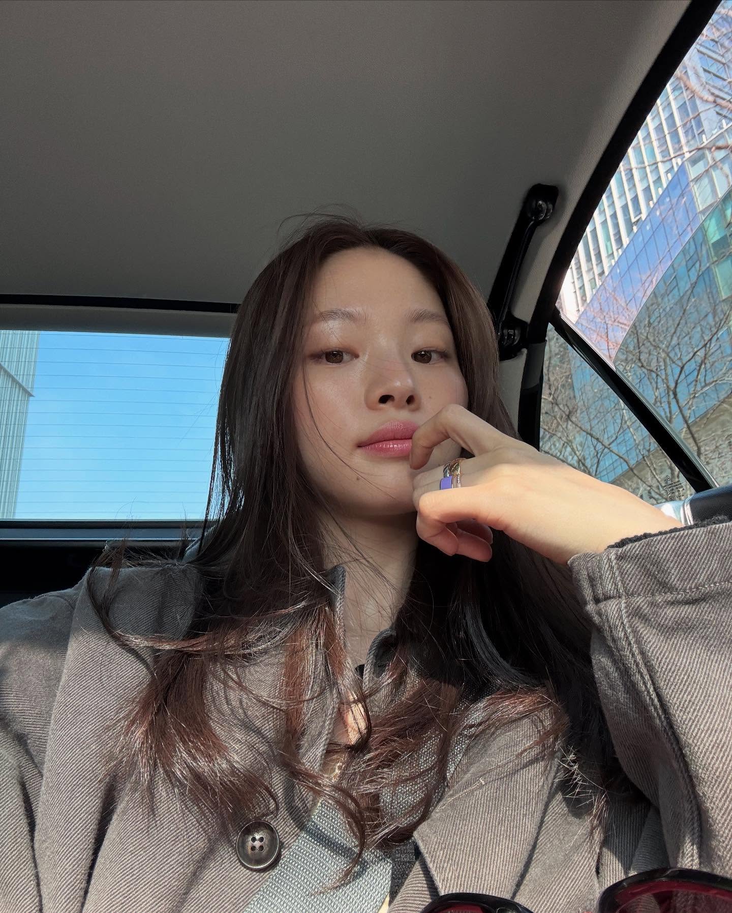 윤이재로 보는 반지 레이어링💍✨
골드랑 실버 같이 껴도 스타일리시 해❤️ 이미지5
