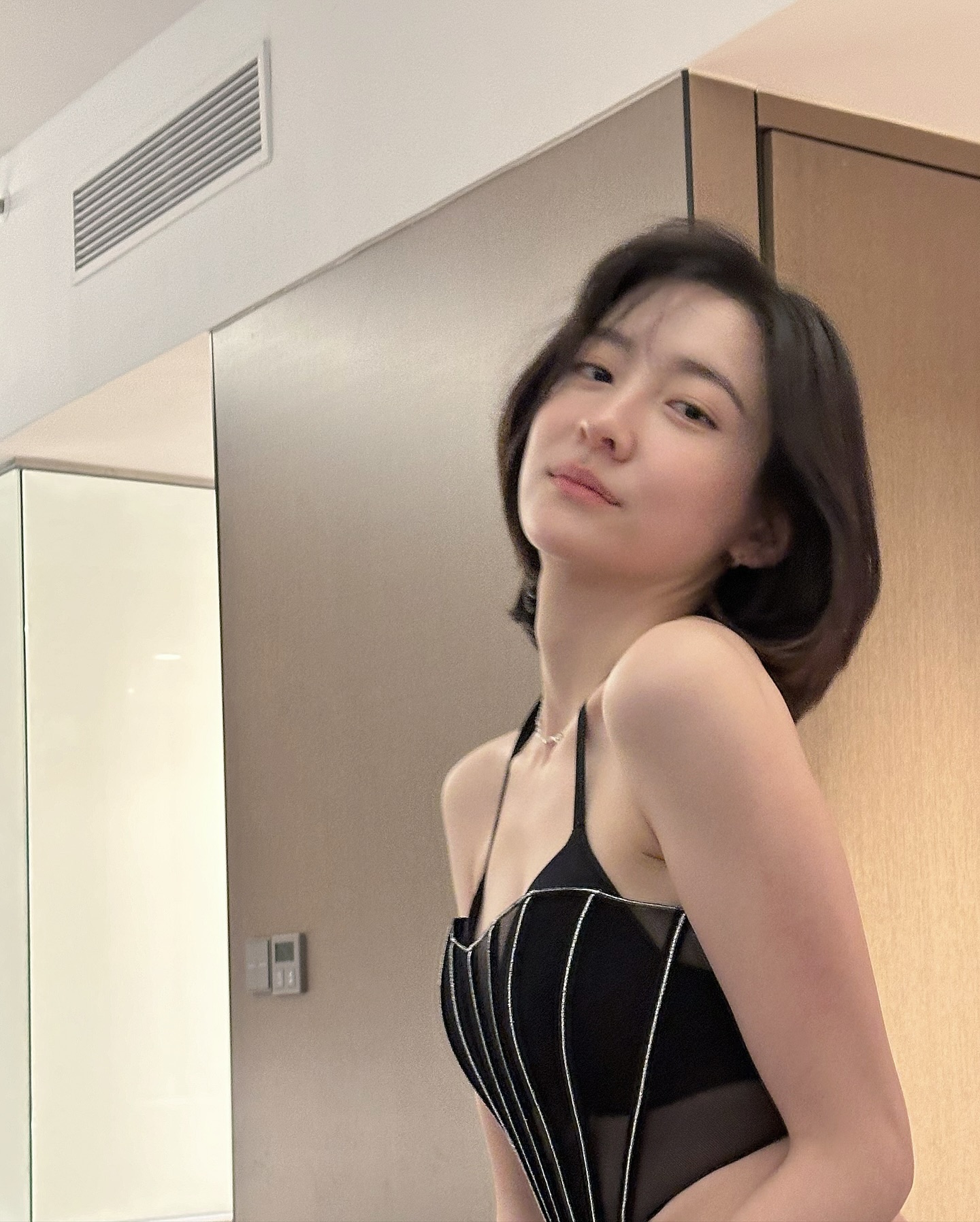 지루한 헤어엔 레이어드 포인트🖤
머리 기르는 중이라면, 레이어드 컷으로 스타일리시하게✨ 이미지