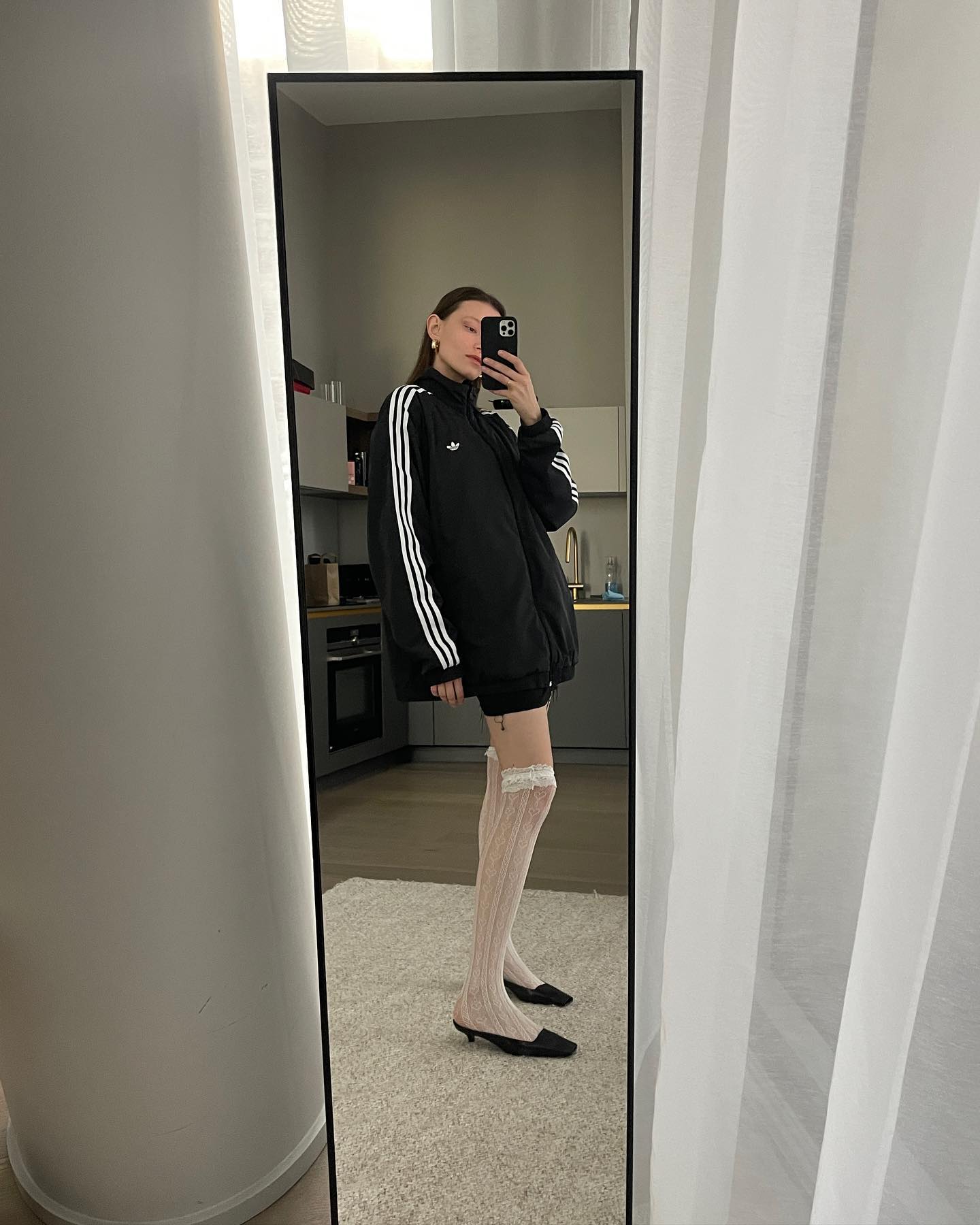 간단하게 휙 걸치자 저지 트랙탑🖤 이미지
