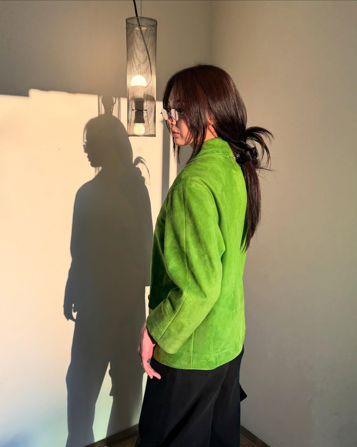 입으면 풋사과상 되는 아우터❓💚
사나, 금새록이 픽한 이 자켓은✨

- 자켓: 프라다 스웨이드 재킷 애플 그린 이미지5
