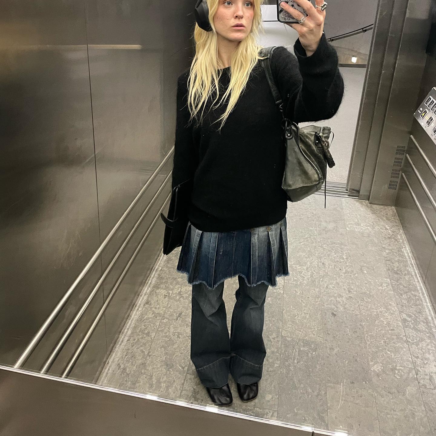 이 조합, '스칸트'라고 불러주세요!

스칸트(Skant)는 '스커트(Skirt)'와 '팬츠(Pants)'가 결합된 패션 트렌드입니다. 조합 방식에 따라 포멀부터 스트리트 무드까지 다양한 스타일을 연출할 수 있죠.

트렌디하면서도 개성 있는 룩을 완성하고 싶다면, 스칸트에 도전해 보세요! 😎🔥 이미지