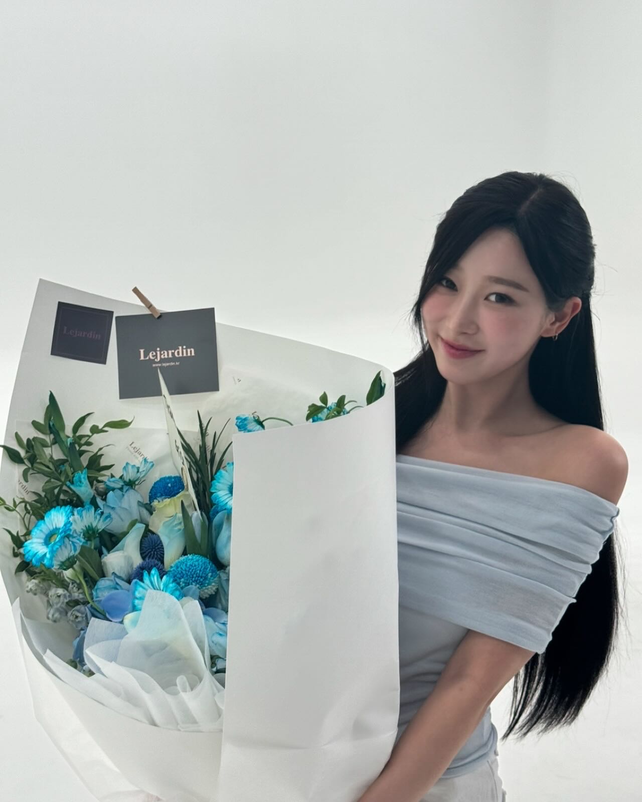 요즘은 티 안나는 가발이 대세✨
헤어 변신이 고민된다면? 가발로 손쉽게 완성✔️ 이미지